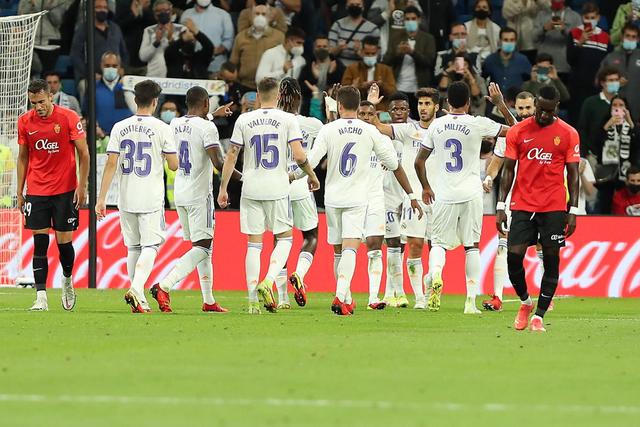 字母哥59+14雄鹿险胜活塞 魔术克步行者4连胜